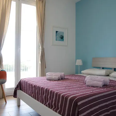 Chiara Βίλα Pozzallo