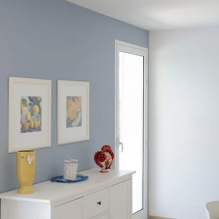 Chiara Βίλα Pozzallo